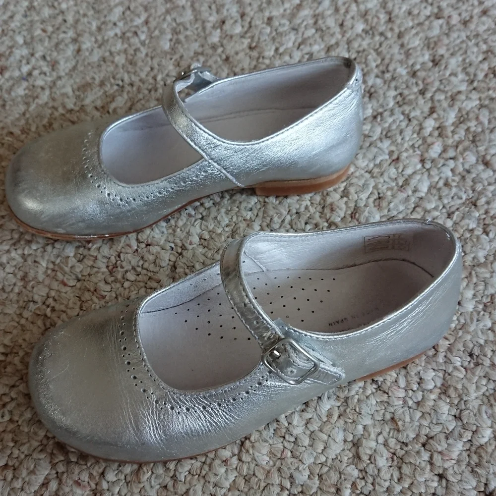 Children's Classics Silver Leather Mary Jane Shoes size 10
